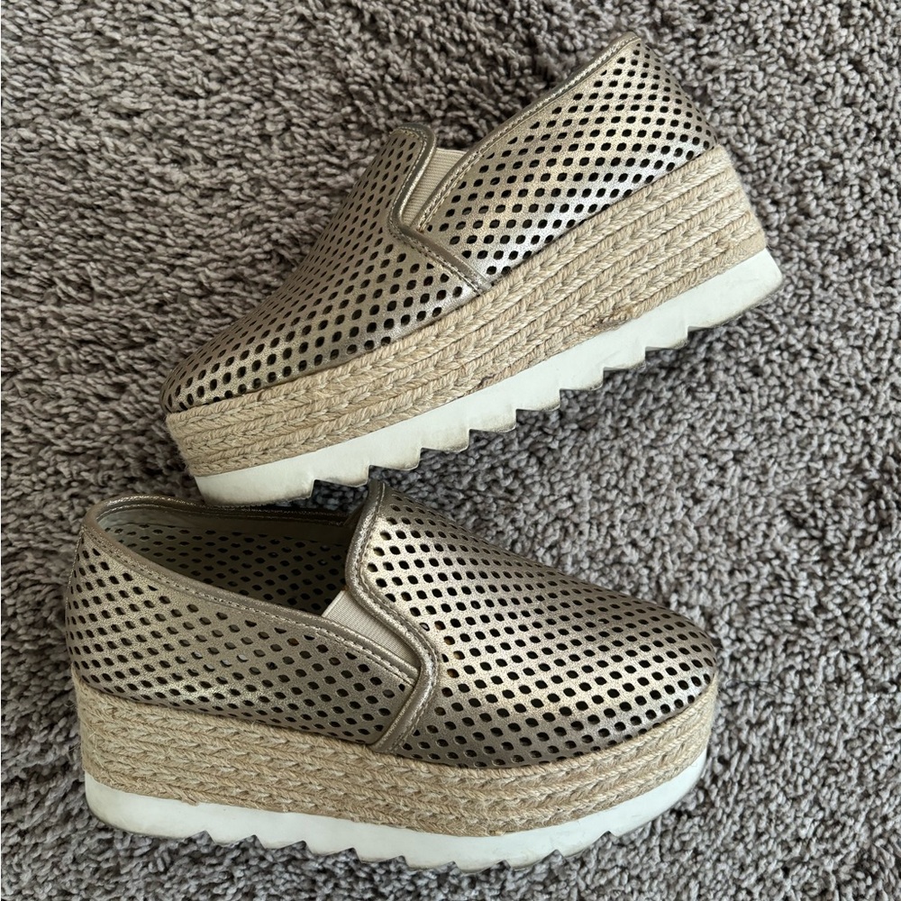 Steve Madden wedge shoe